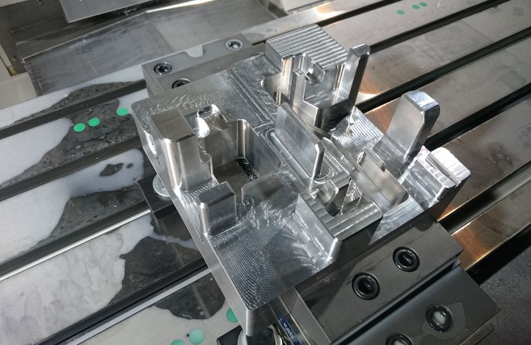 CNC výroba montážneho lôžka.